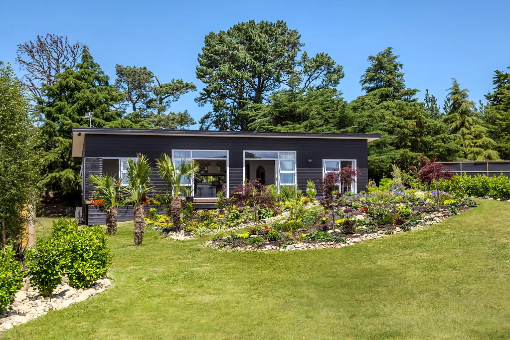 Greytown 3房  Gardens, views, and modern comforts