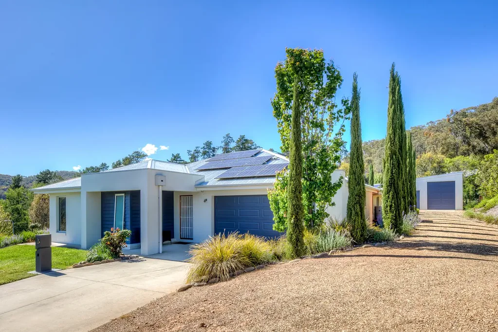 Bright 4 Slaapkamer Modern Living in a Tranquil Setting