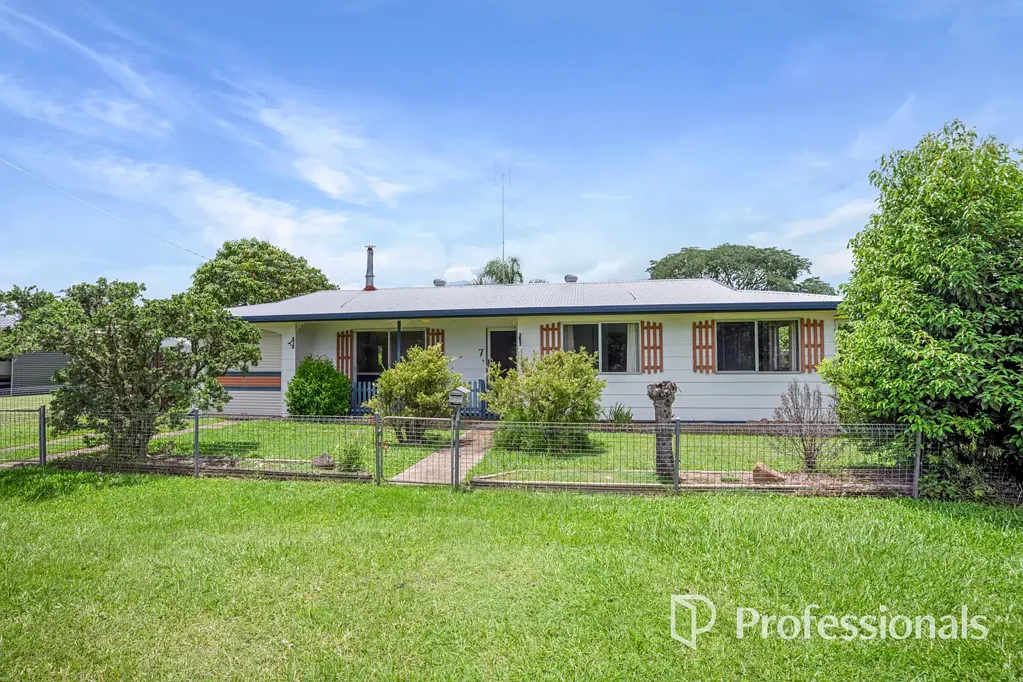 7 James Street, Southside, QLD 4570