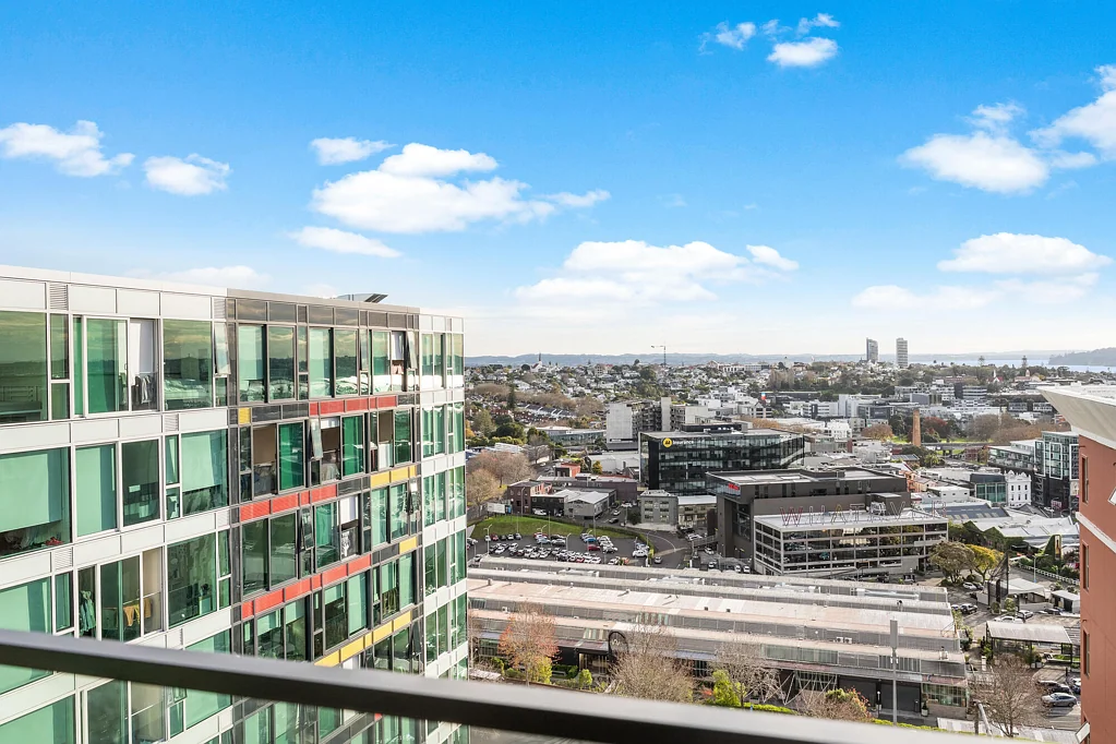 Auckland Central 2房  Top-Floor Imperial Gardens|Sea Views + Dual Income