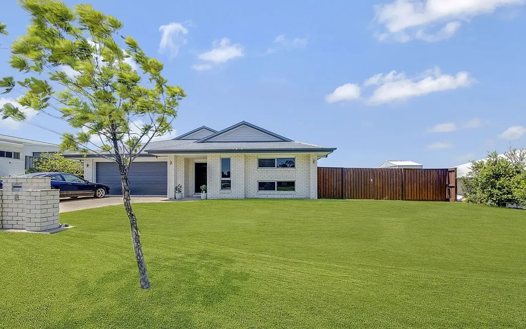 HIGH QUALITY, GENEROUS FAMILY HOME IN CENTRAL PARK ESTATE