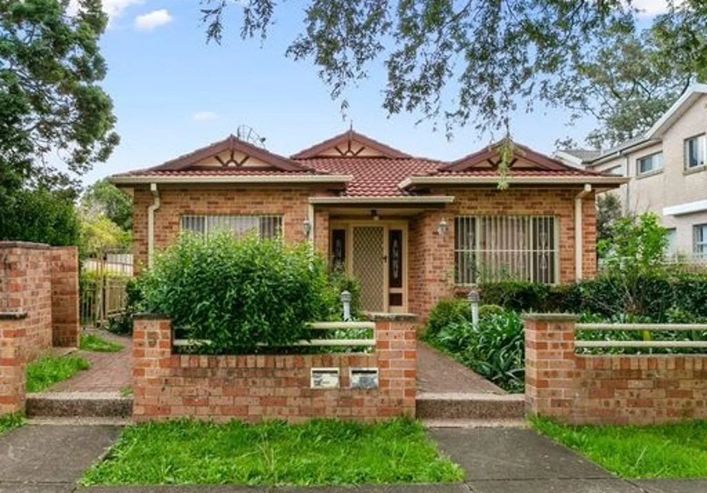 Well Presented Spacious 4 Bedroom Townhouse