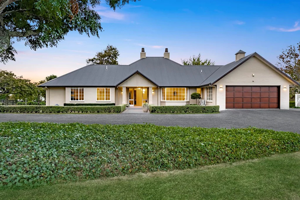 Waiau Pa 4部屋 Sea Views, Space, and Serious Potential!