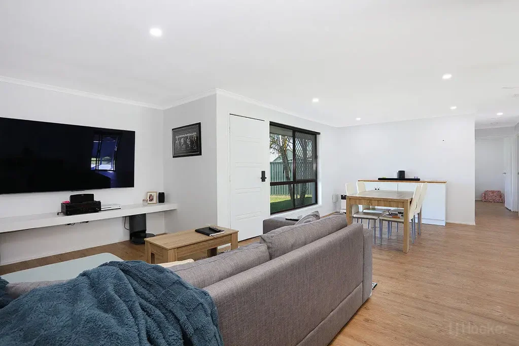 Coombabah 3房  Spacious Duplex on a house size Block On A Quite Cul-De-Sac