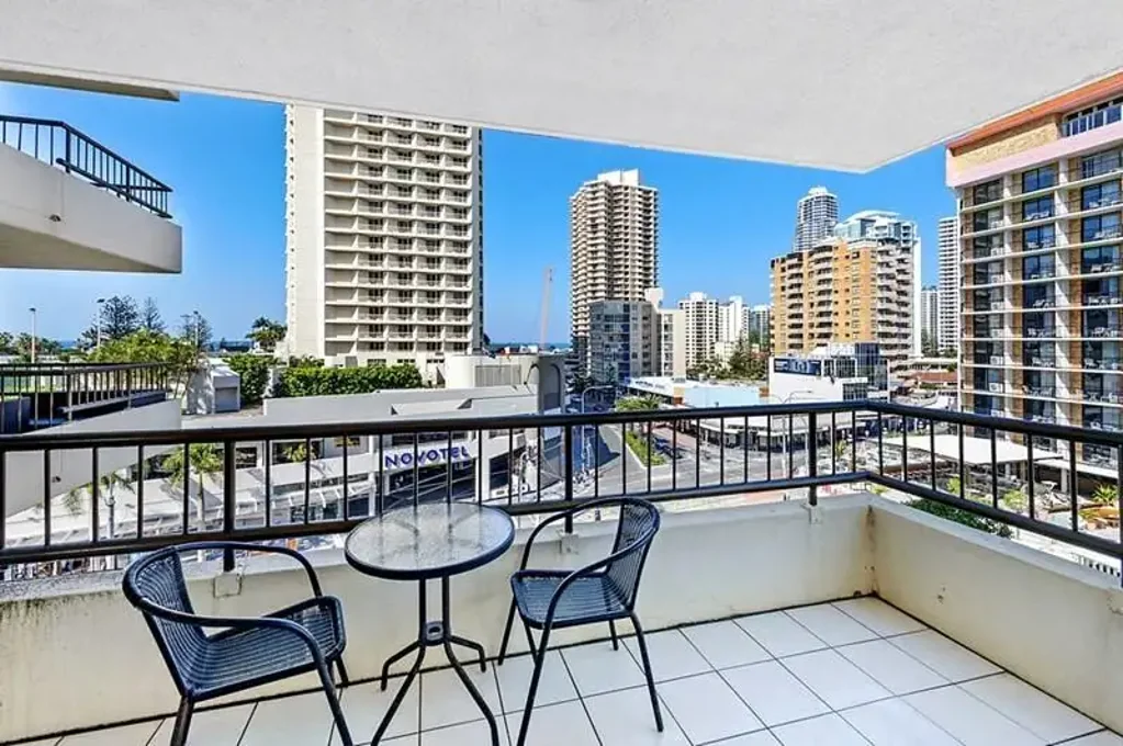 Fully Furnished 1-Bedroom Corner Apartment – Ocean & City Views!