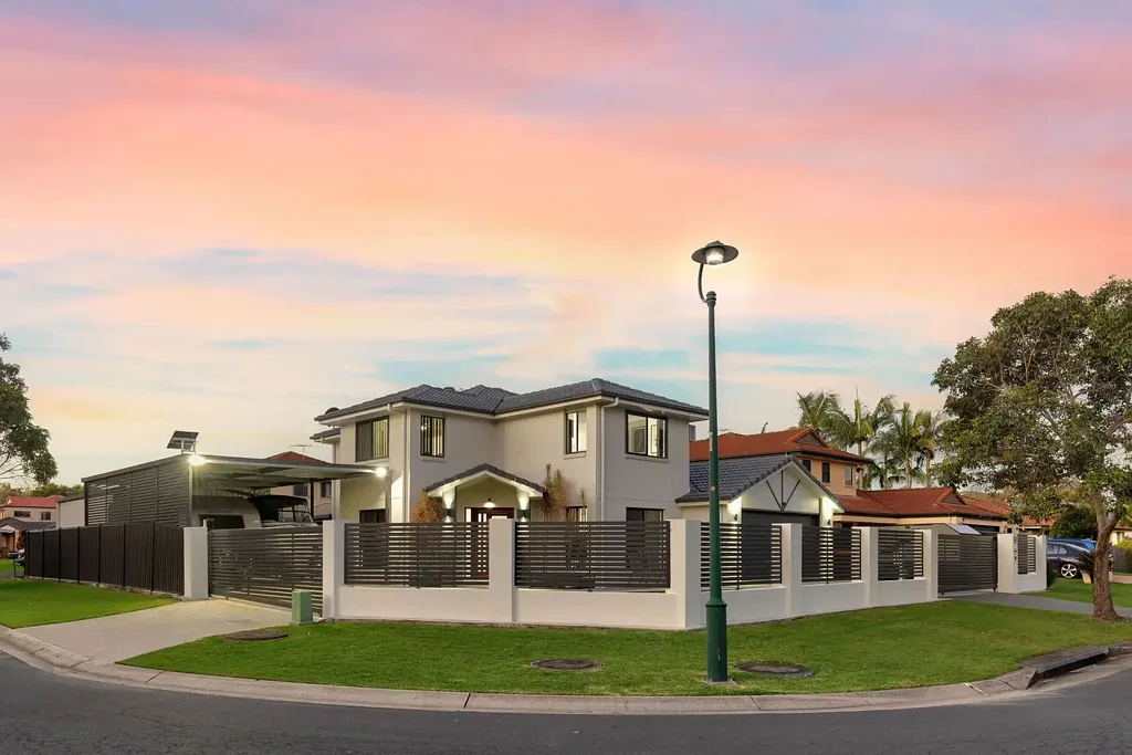 Parkinson 4ห้องนอน Stretton State College Catchment | Parkinson Family Home with Exceptional Parking and Outdoor Living