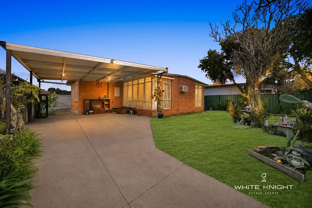 Deer Park 3 Bedroom Big Block, Great Location, Outstanding Potential