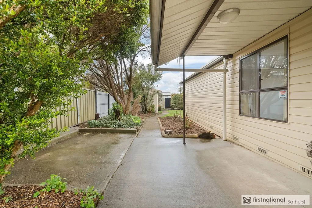 Bathurst 3房  Charming Home with Studio & Potential in the Heart of Bathurst