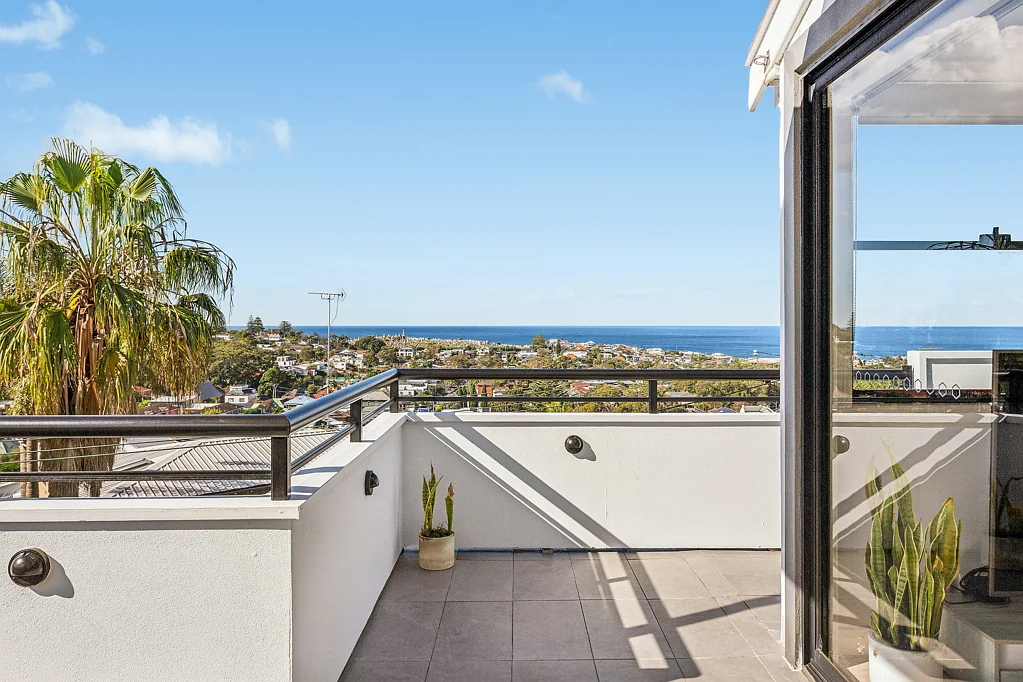 Clovelly 4 Slaapkamer Freestanding sun-soaked home with sweeping ocean views and heated pool