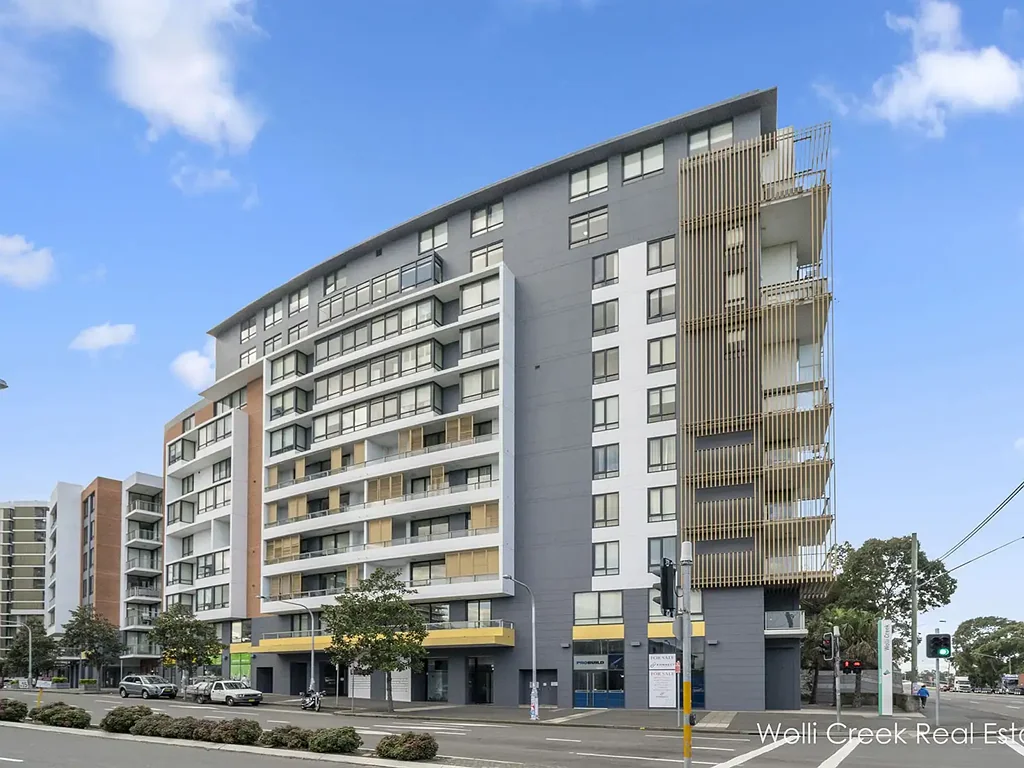 2 BEDROOM APARTMENT IN THE HEART OF WOLLI CREEK.