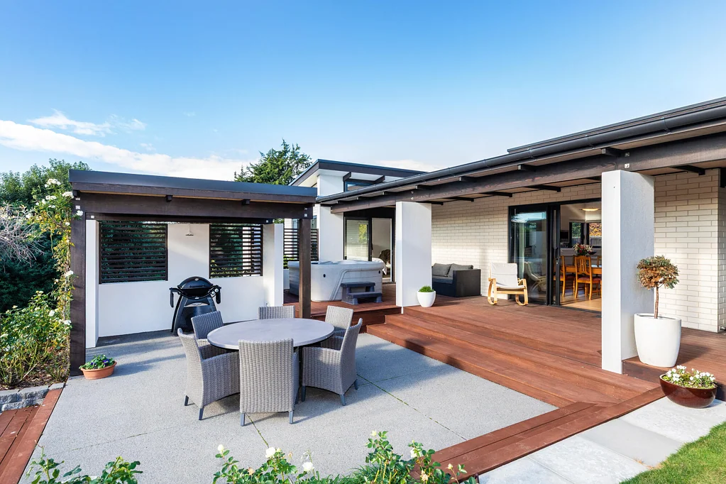 Lincoln 5غرفة نوم Executive Entertainer | Space, Style & Seclusion