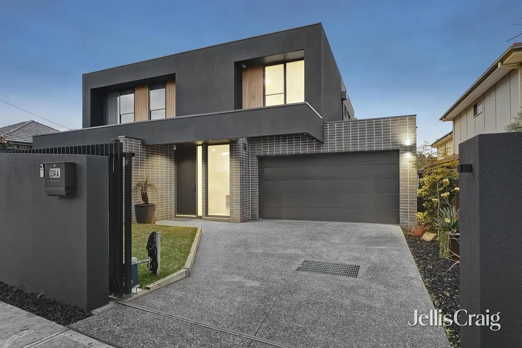 Bentleigh East 4房 全新四卧书房别墅 Smeg&Bosch厨房 双露台庭院 步行名校商圈 超低维护橡木地板 双车库安防 A low maintenance family sensation
