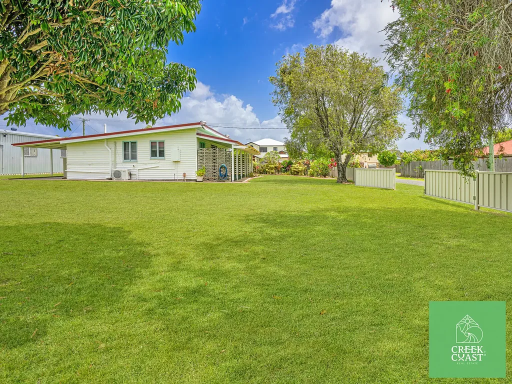 Tin Can Bay 3房  Restored Beach Shack with Character, Comfort & Development Potential