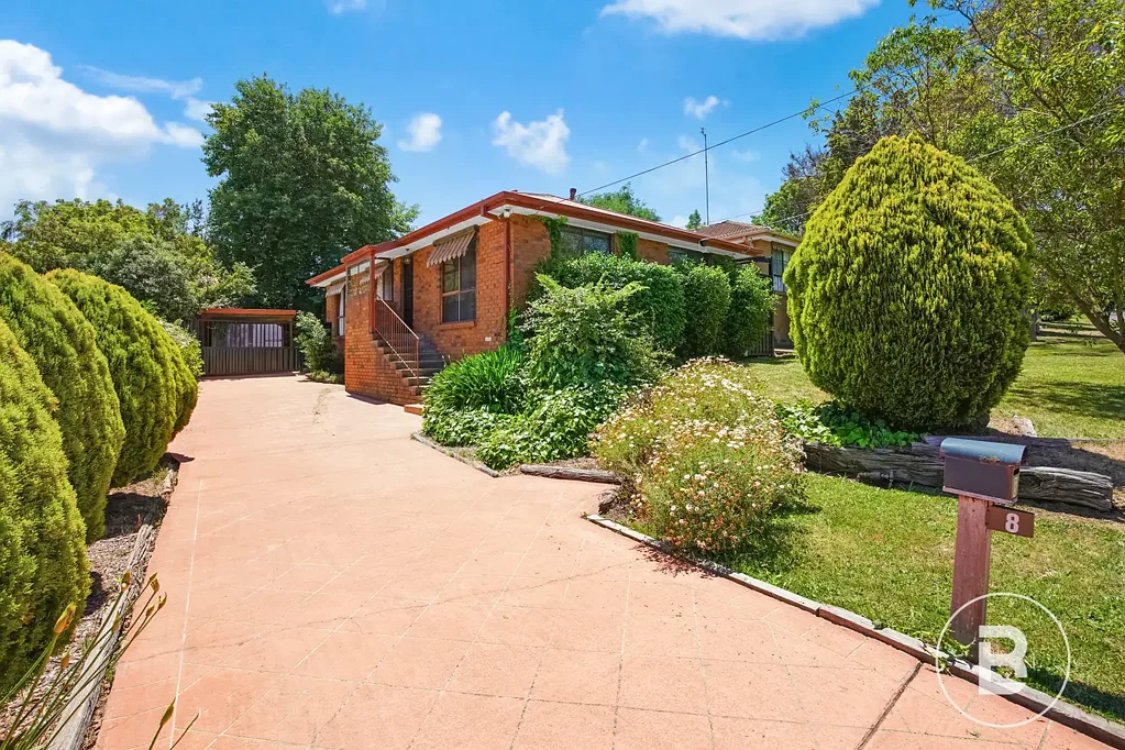 CHARMING BRICK FAMILY HOME WITH MODERN COMFORTS