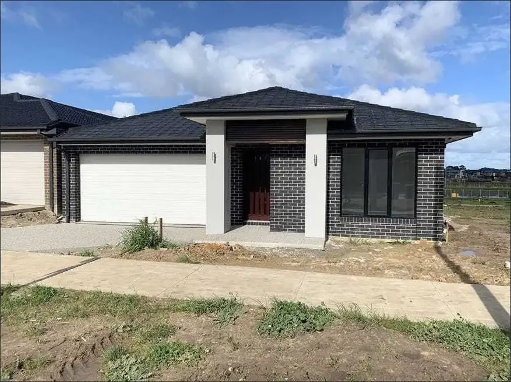 FAMILY HOME IN THE HEART OF CLYDE NORTH!
