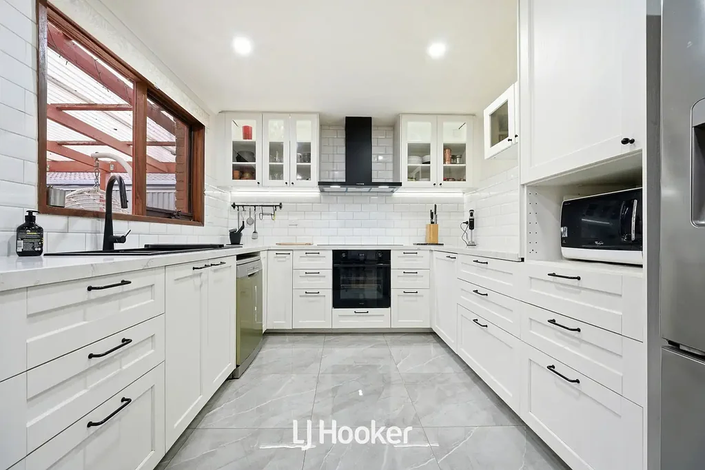 Berwick 3कमरा A Warm & Welcoming Family Home on a Generous Allotment with Long Driveway & Ample Private Parking