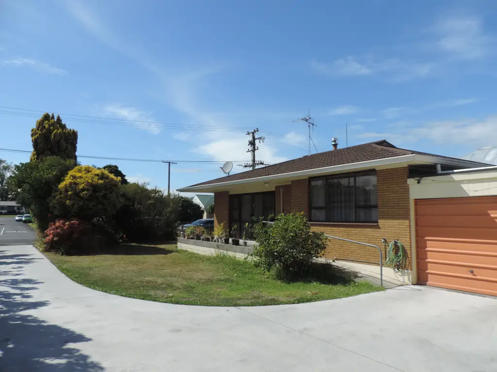 Huntly 2 Bedroom Charming brick and tile unit