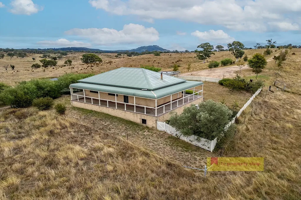Mudgee COUNTRY CHARM AWAITS - WITH INCREDIBLE VIEWS