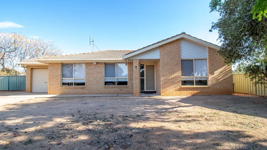9 George Field Drive, Parkes, NSW 2870