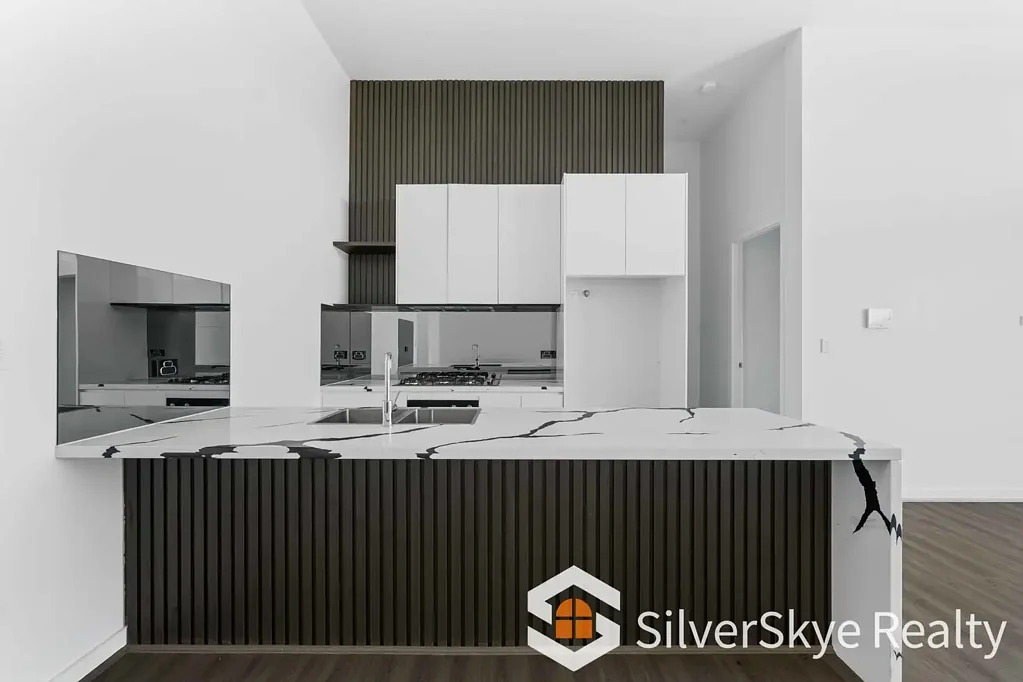 Box Hill 4Kwarto Spacious Brand New 5 Bedroom Home (Dual Key Potential)