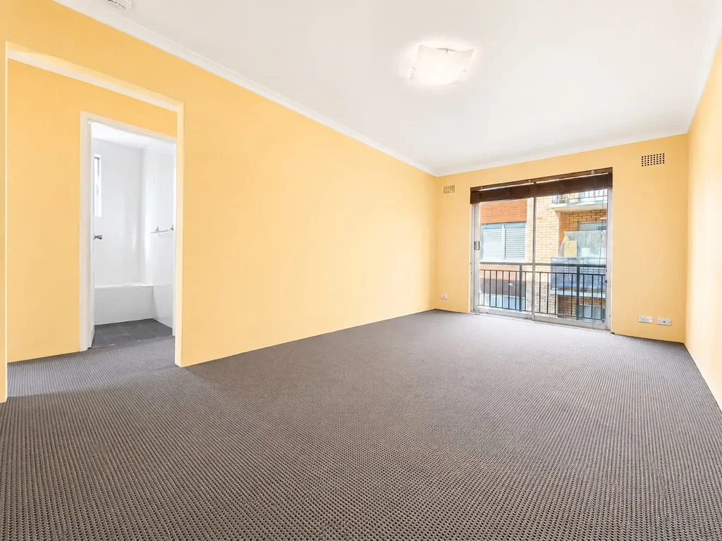 Bright & spacious two bedroom apartment in convenient Gladesville location