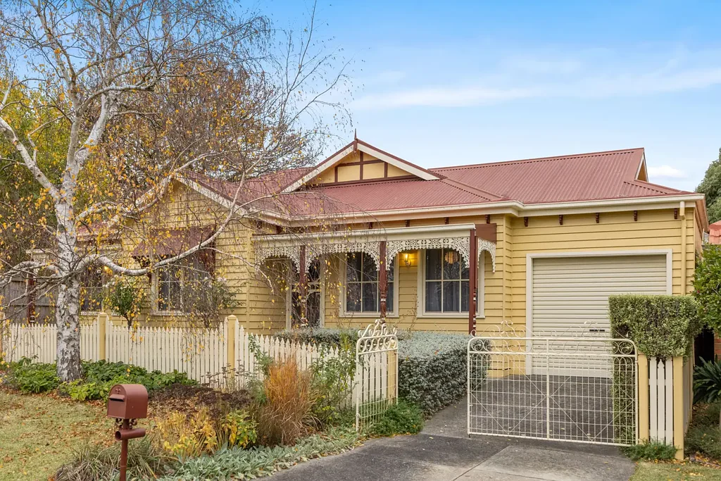 16 Magarra Crescent, Berwick, VIC 3806