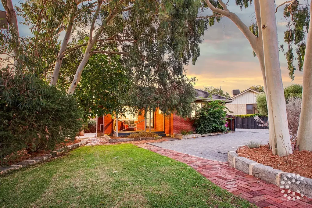 37 Tonkin Road, Hilton, WA 6163
