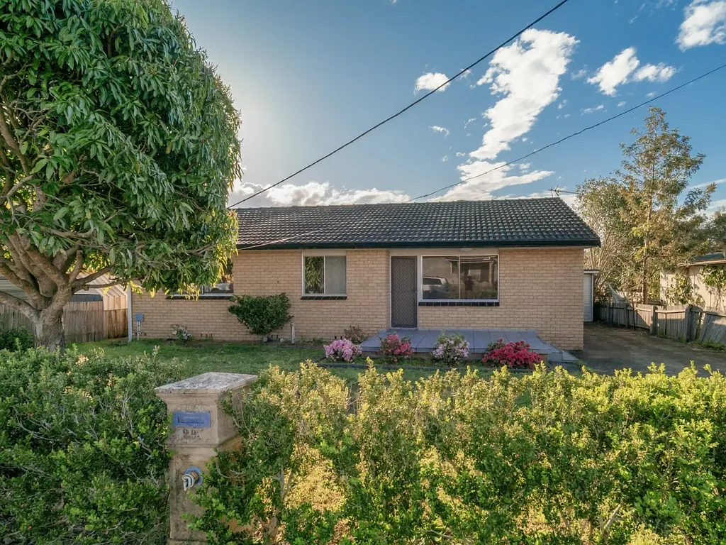 Four Bedroom Home Close to Town