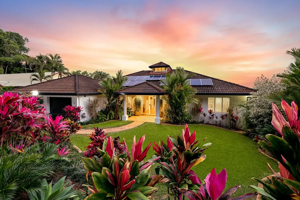 Edge Hill 3 Bedroom Elevated Elegance with Spectacular Cairns Views