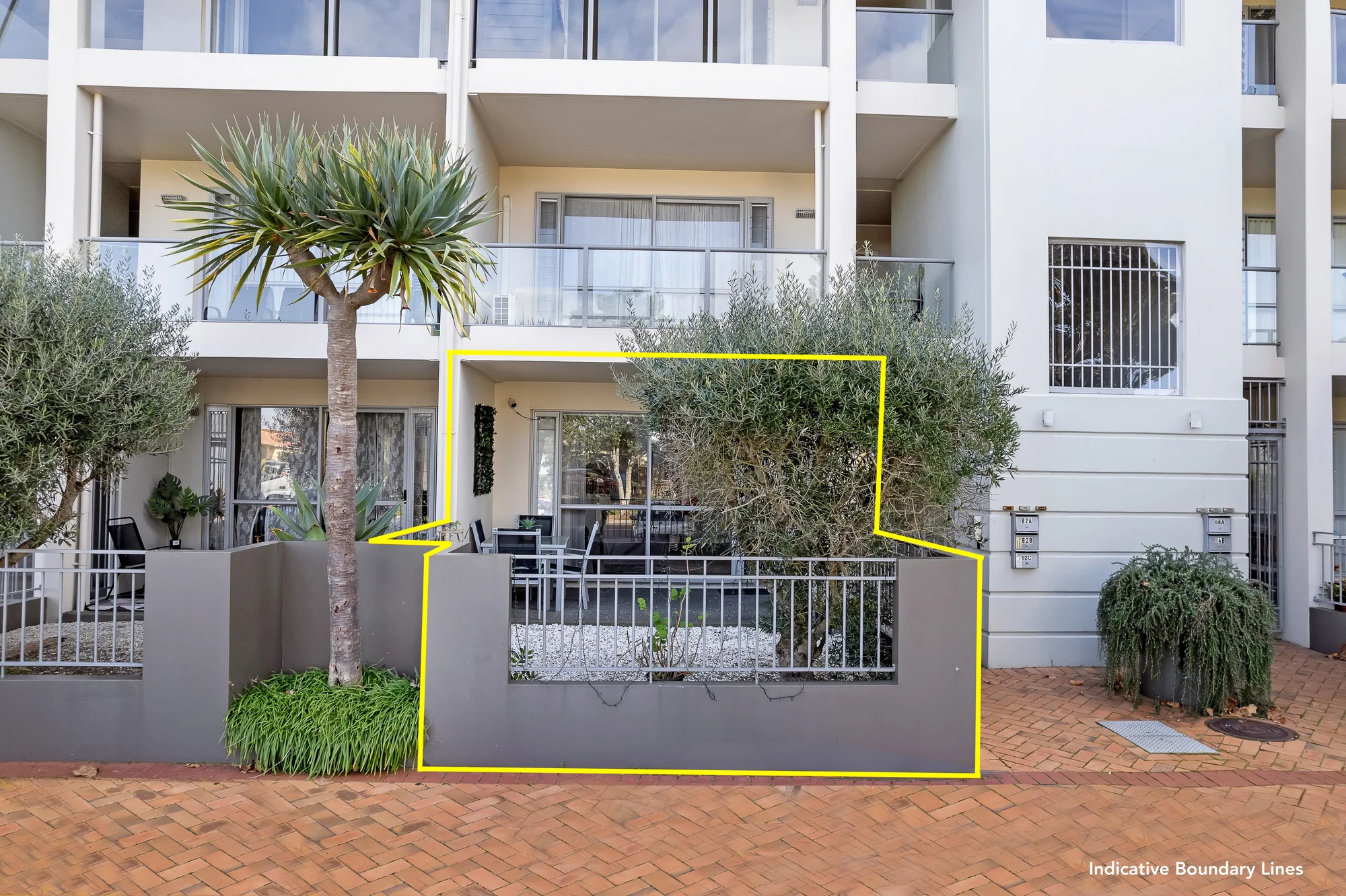 Flat Bush 2غرفة نوم Easy Living, Exceptional Opportunity!