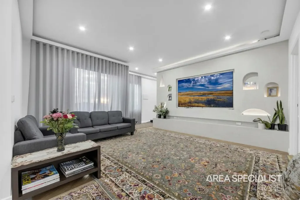 Dandenong 3ਬੈੱਡਰੂਮ The Brief: Penthouse Living in the Heart of Dandenong - Space, Style & Unbeatable Convenience!