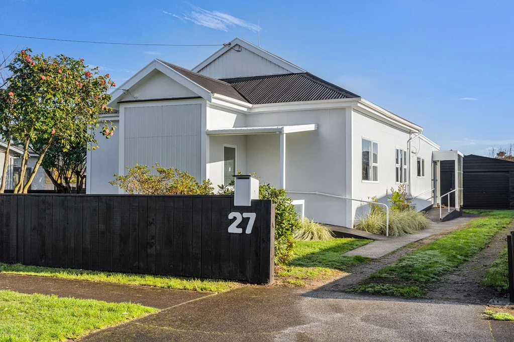 Wanganui East 4Phòng ngủ Refreshed, roomy & ready to sell now!