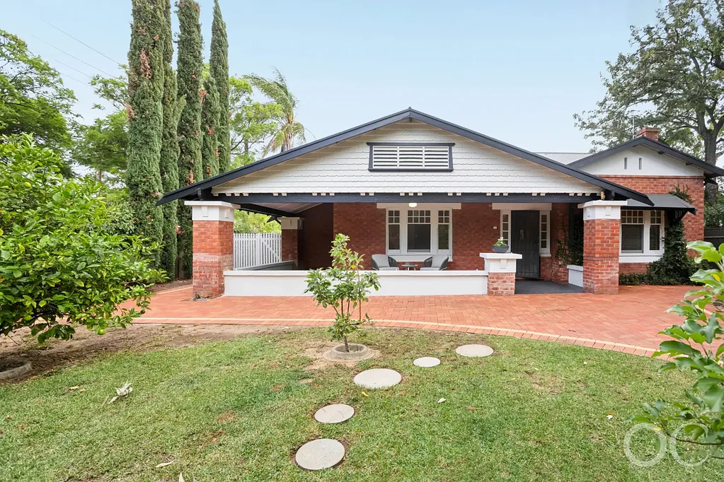 Westbourne Park 4Zimmer Open the Door to a Corner Bungalow with an Extended Invitation to Entertain