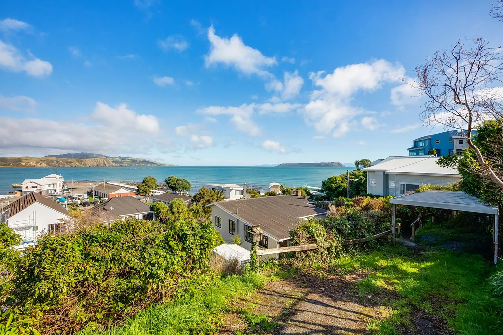 Plimmerton 3ห้องนอน Endless Potential with Stunning Sea Views