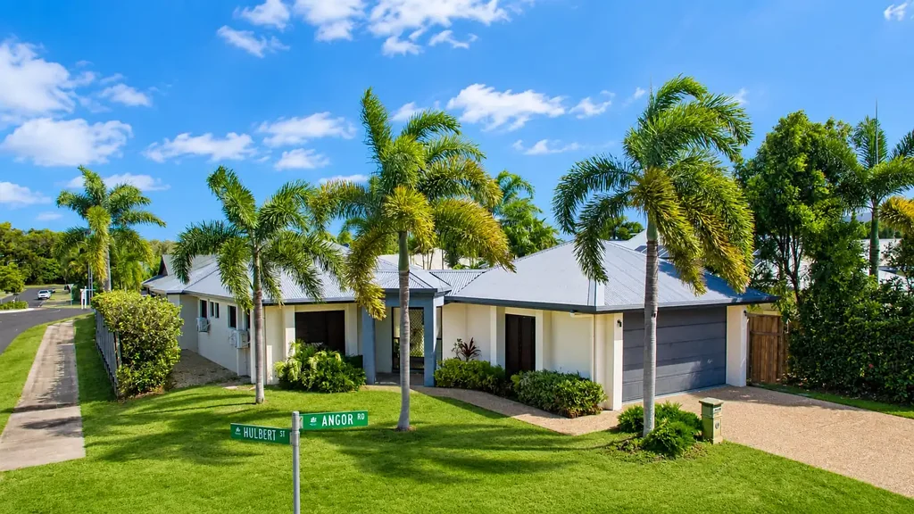 Spacious Family Home in Prime Corner Location – Privacy, Space & Style!