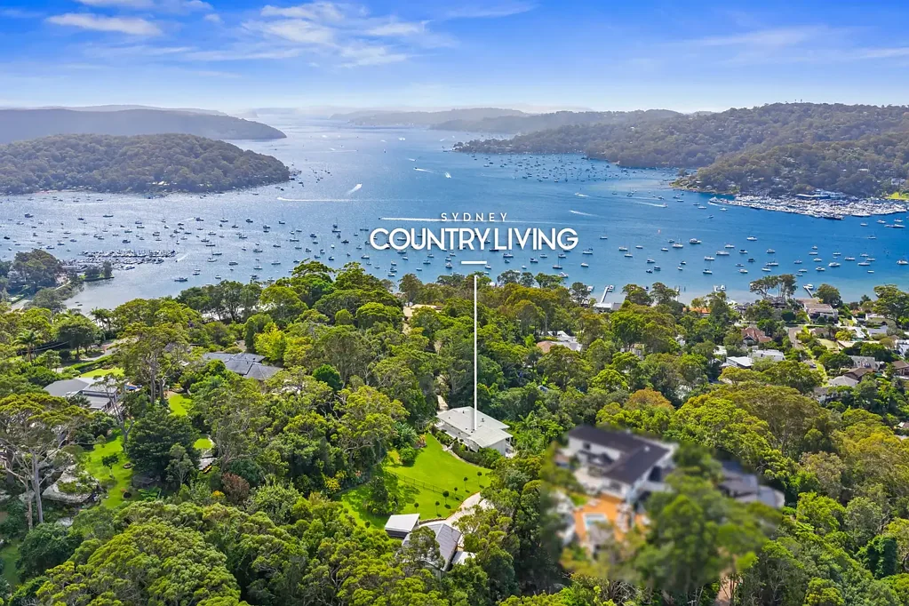 Bayview 4房 Pittwater全景视野 4000平米景观花园 环绕式阳台 开放式生活空间 下层休闲区 独立工作室 太阳能系统 安全门禁入口 Multi-Generational Living in a Rare Bayview Acreage Pocket, Where Views, Space and Privacy Align