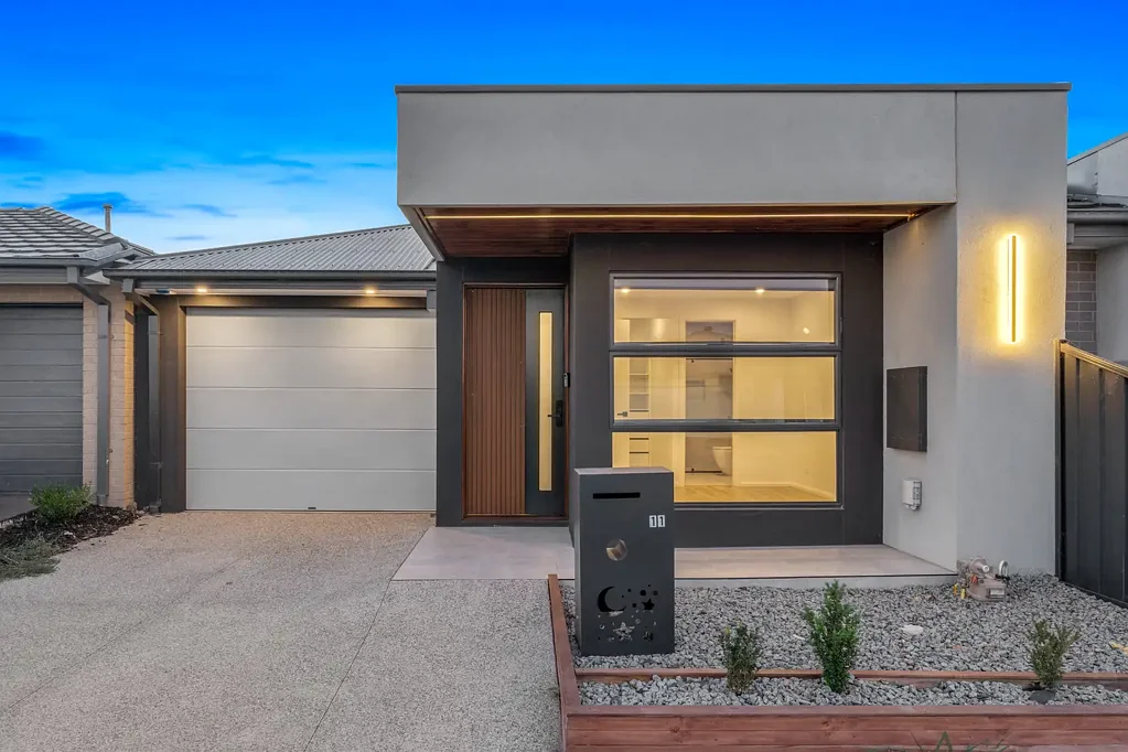 11 Viola Street, Donnybrook, VIC 3064