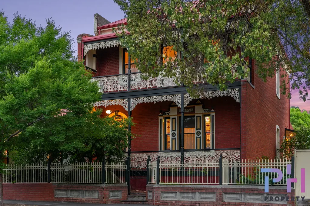 Long Gully 4 Bedroom ICONIC c1860 LANDMARK STEEPED IN HISTORY & GRANDUER