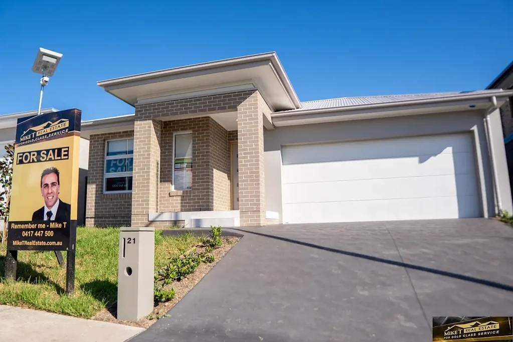 Huntley 4 Bedroom Your New McDonald Jones Home in Huntley