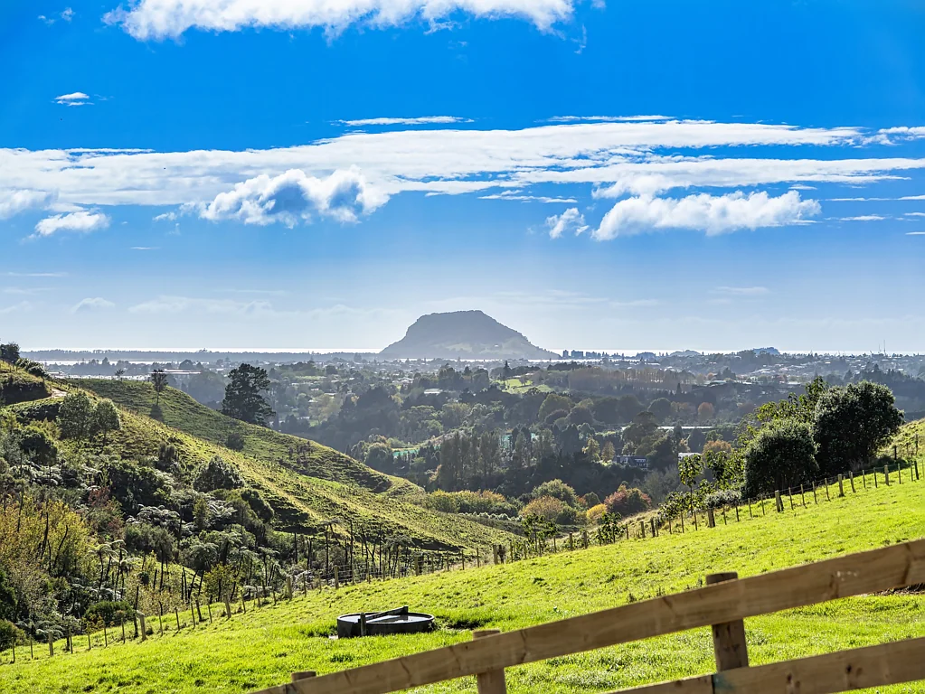 Te Puna Create your lifestyle with stunning views
