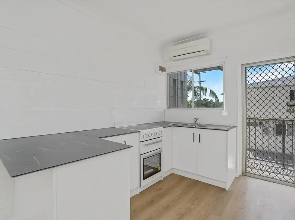 Two Bedroom Unit Close To Town
