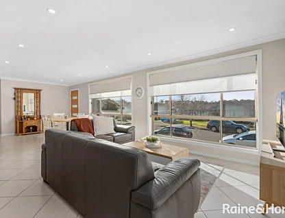 32 & 32A Bathurst Street, Wakeley, South Western Suburbs, 5 غرف, 2 حمامات, House