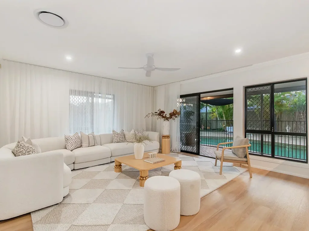 Burleigh Waters 5غرفة نوم Must Be Sold - Outstanding Opportunity