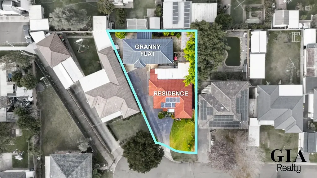 Fairfield West 5Phòng ngủ Dual Income Opportunity – Solid Brick House & Granny Flat!