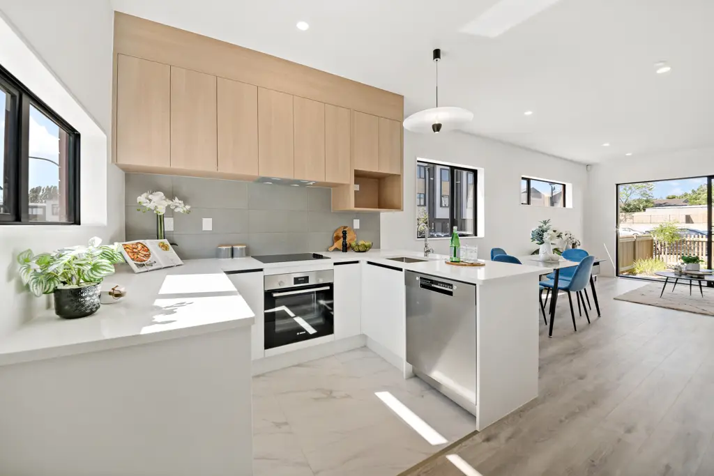 Mount Wellington 2房 全新住宅，CCC和产权齐全！高租金回报率！2房2卫，私密庭院，独立产权，现代装饰，便利位置，立即入住！机会难得，抓住机会！ Last Few Left! - Get in Quick!