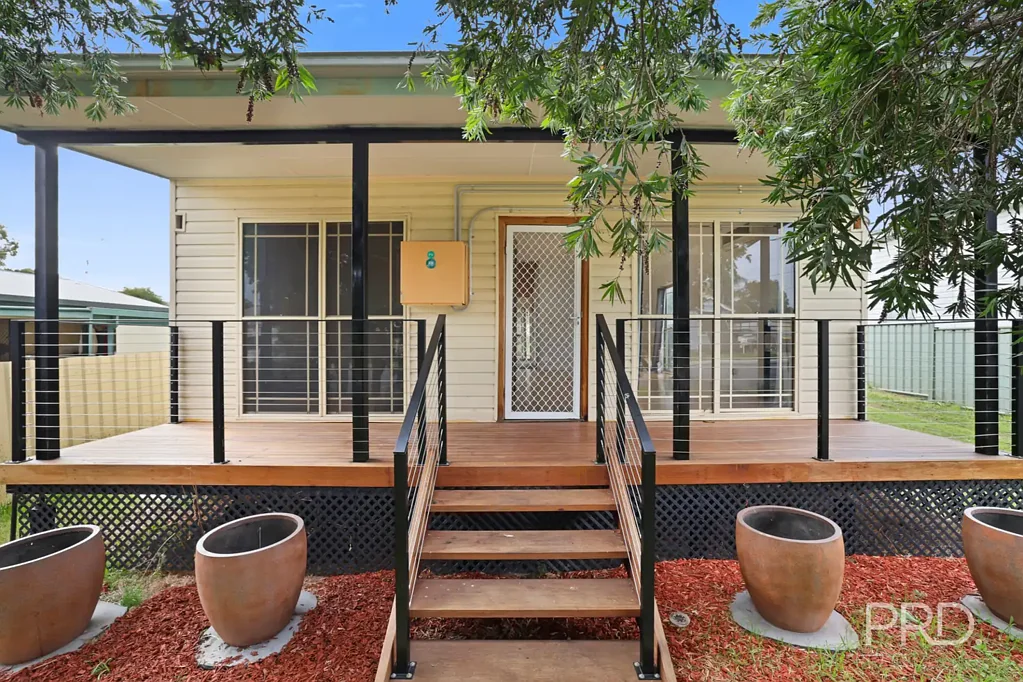 Werris Creek 2房  Renovators Dream with Stunning Modern Bathroom, High Ceilings & Endless Potential