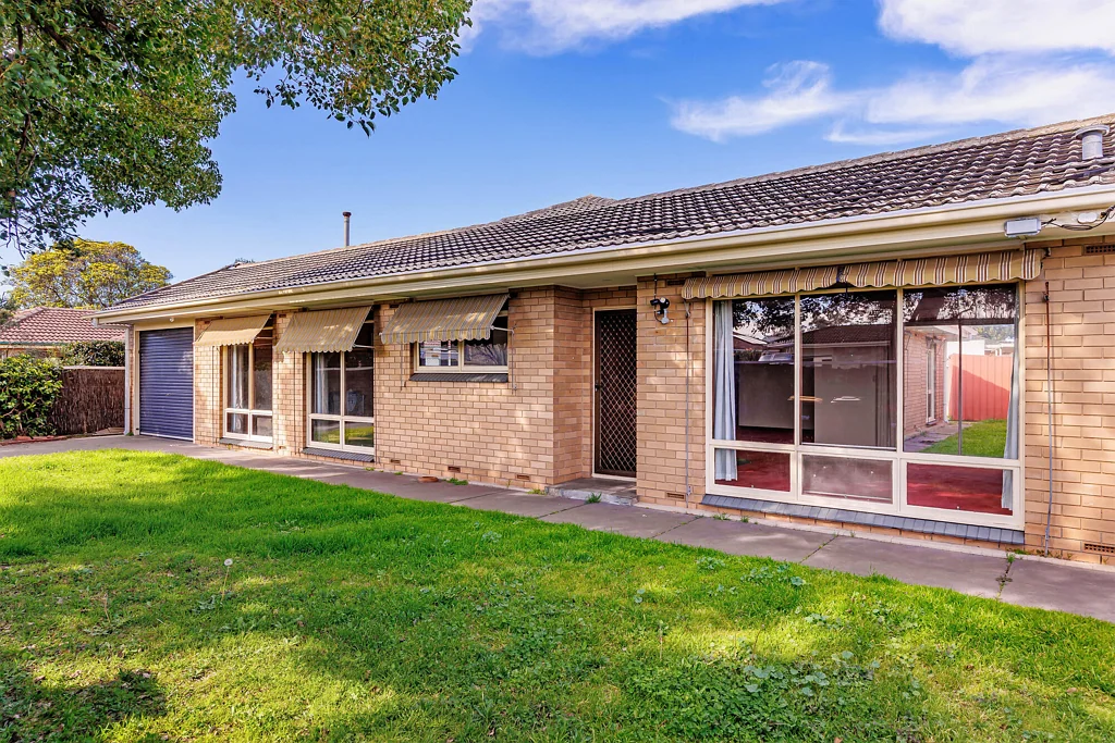 Spacious Family Home with Pool in West Beach