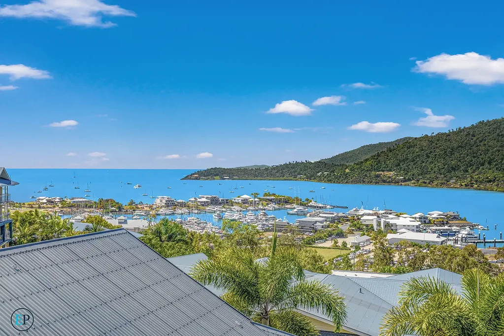 Airlie Beach 2 Bedroom Stunning Holiday Investment Overlooking Airlie Beach