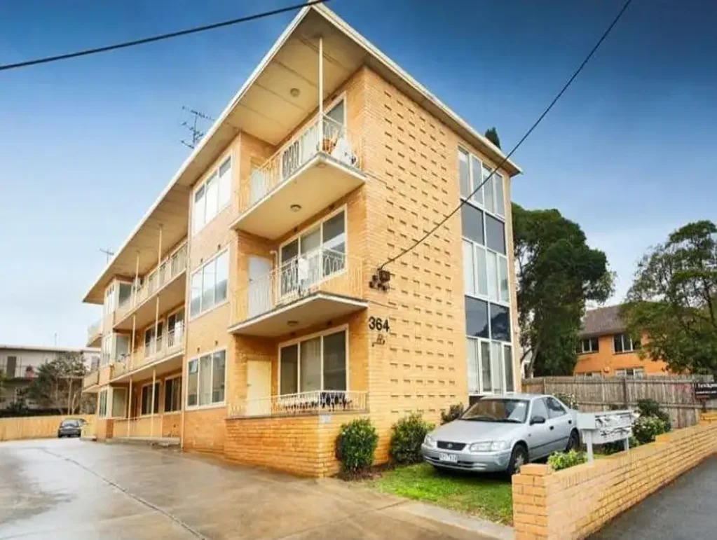 2 BEDROOM APARTMENT WITH LOTS OF NATURAL LIGHT  | FLARE REAL ESTATE