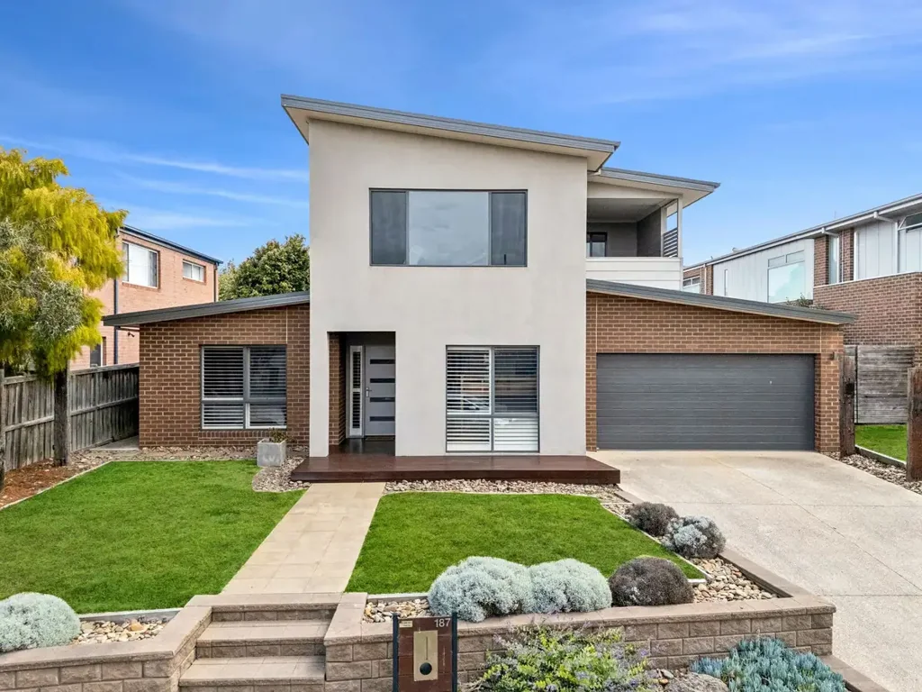 Torquay 4ਬੈੱਡਰੂਮ MODERN COASTAL FAMILY HOME WITH OCEAN VIEWS